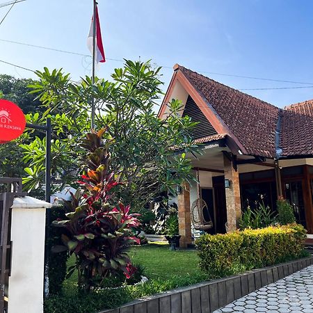 Roemah Renjana Bandung Bed and Breakfast Eksteriør billede