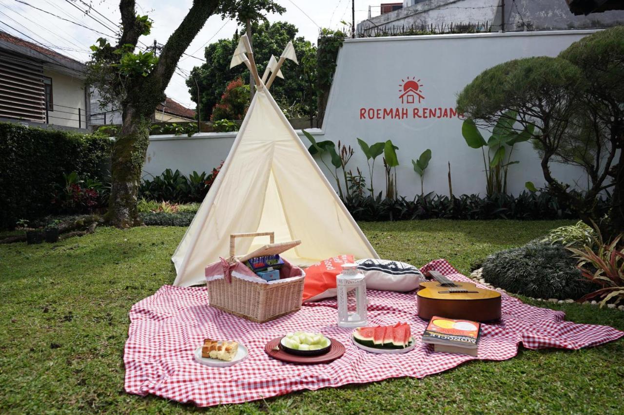 Roemah Renjana Bandung Bed and Breakfast Eksteriør billede