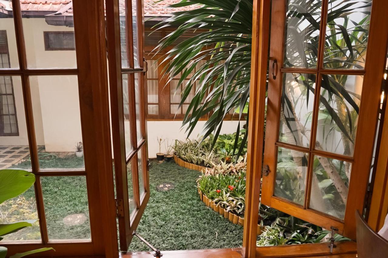 Roemah Renjana Bandung Bed and Breakfast Eksteriør billede