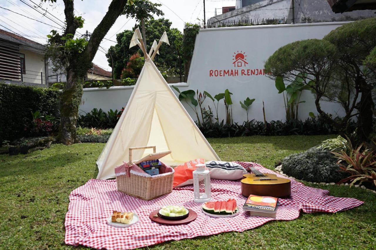 Roemah Renjana Bandung Bed and Breakfast Eksteriør billede
