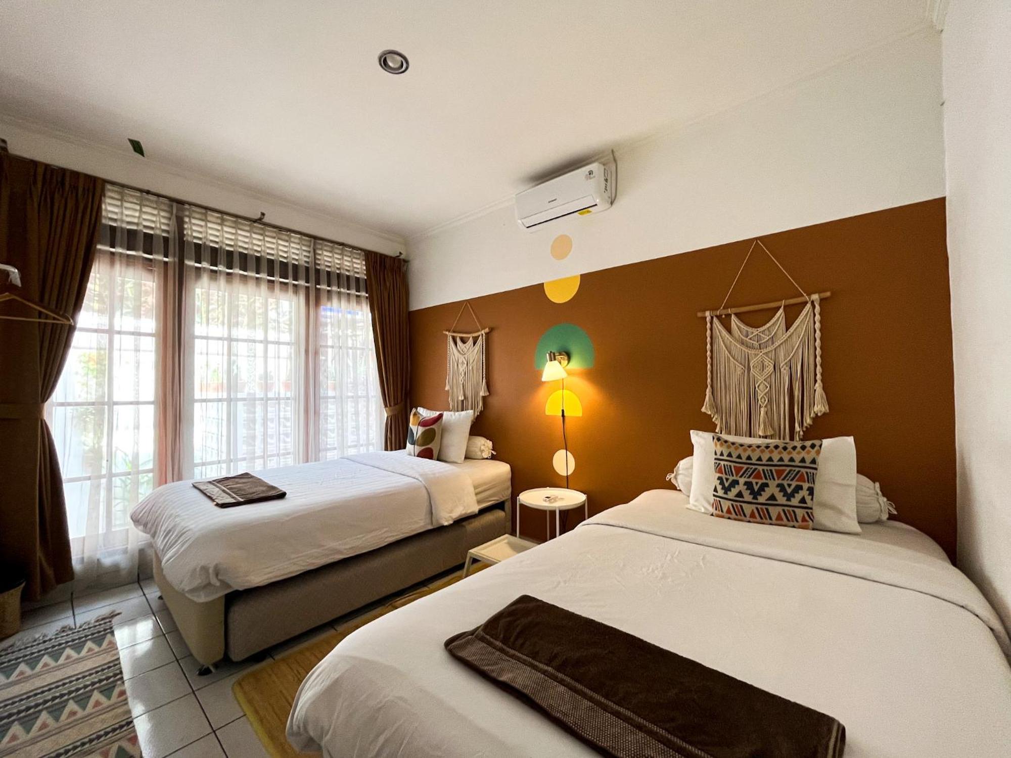 Roemah Renjana Bandung Bed and Breakfast Eksteriør billede
