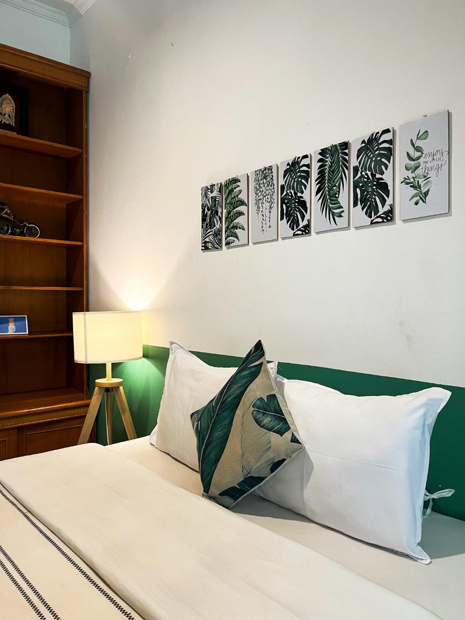 Roemah Renjana Bandung Bed and Breakfast Eksteriør billede